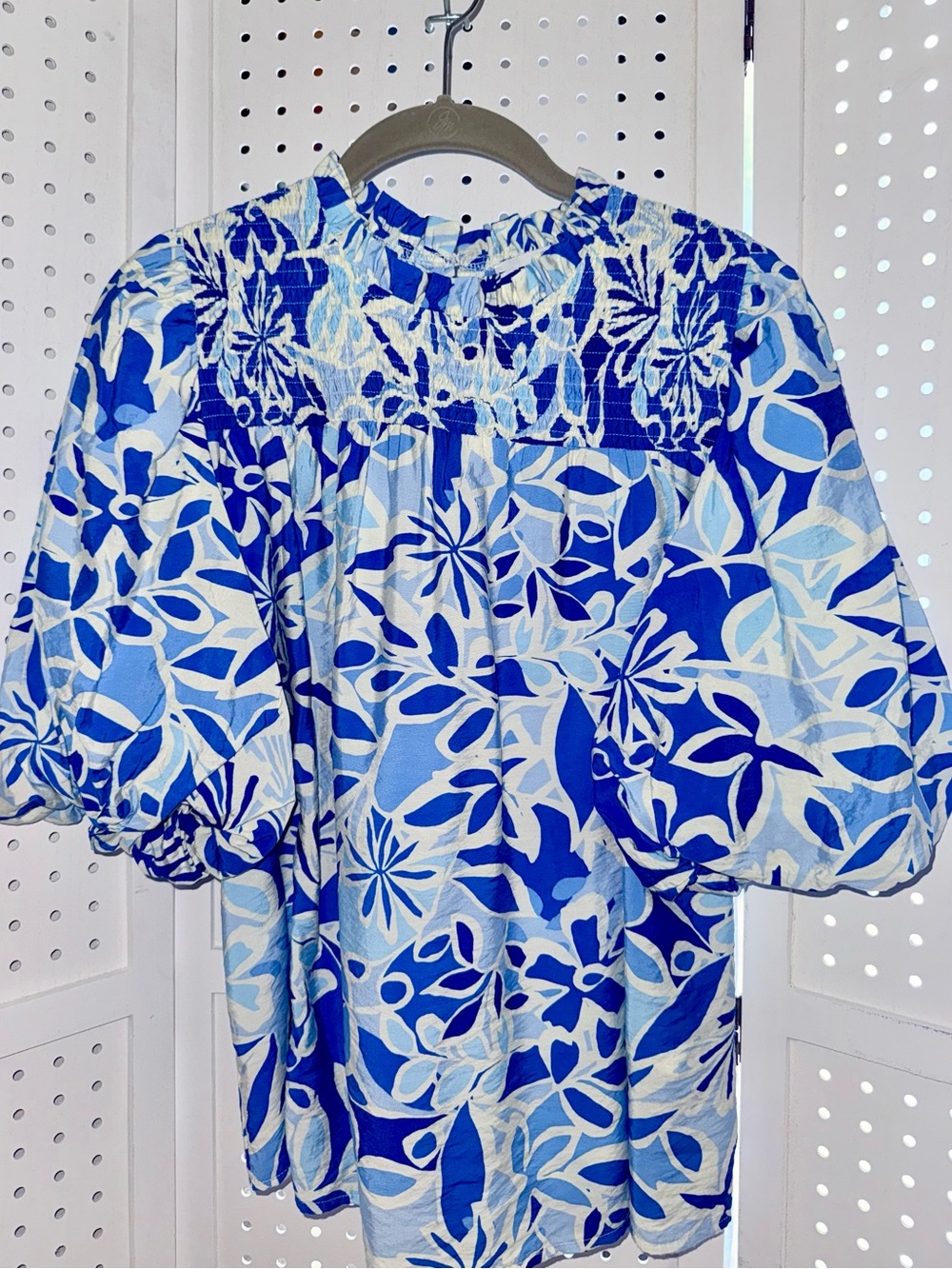 Periwinkle Collection Blue White Floral Smocked Top M Puff Sleeve Resortwear